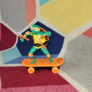 Funrise‎ Teenage Mutant Ninja Turtles Michelangelo Action Figure on Skateboard